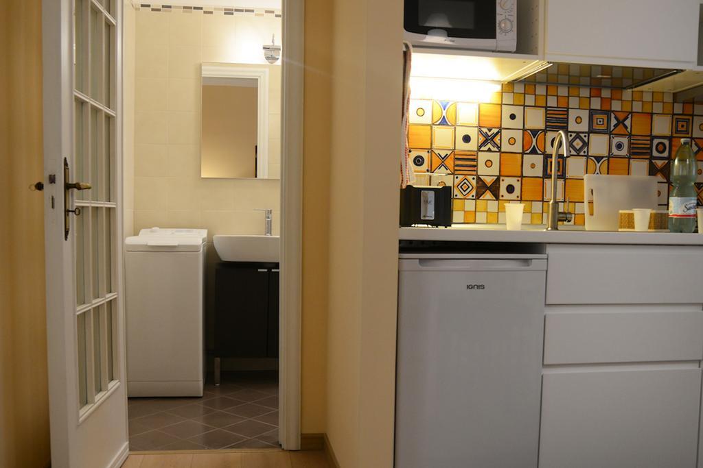 Donnaregina Boutique Apartment Наполи Екстериор снимка