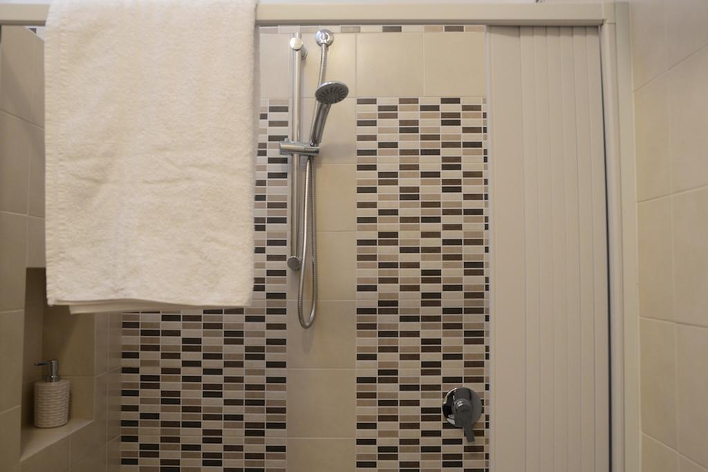 Donnaregina Boutique Apartment Наполи Екстериор снимка