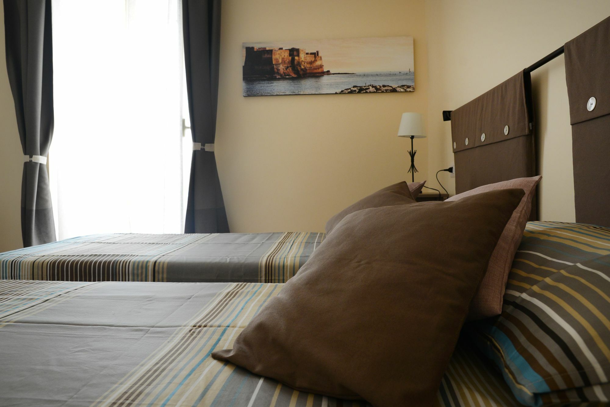 Donnaregina Boutique Apartment Наполи Екстериор снимка
