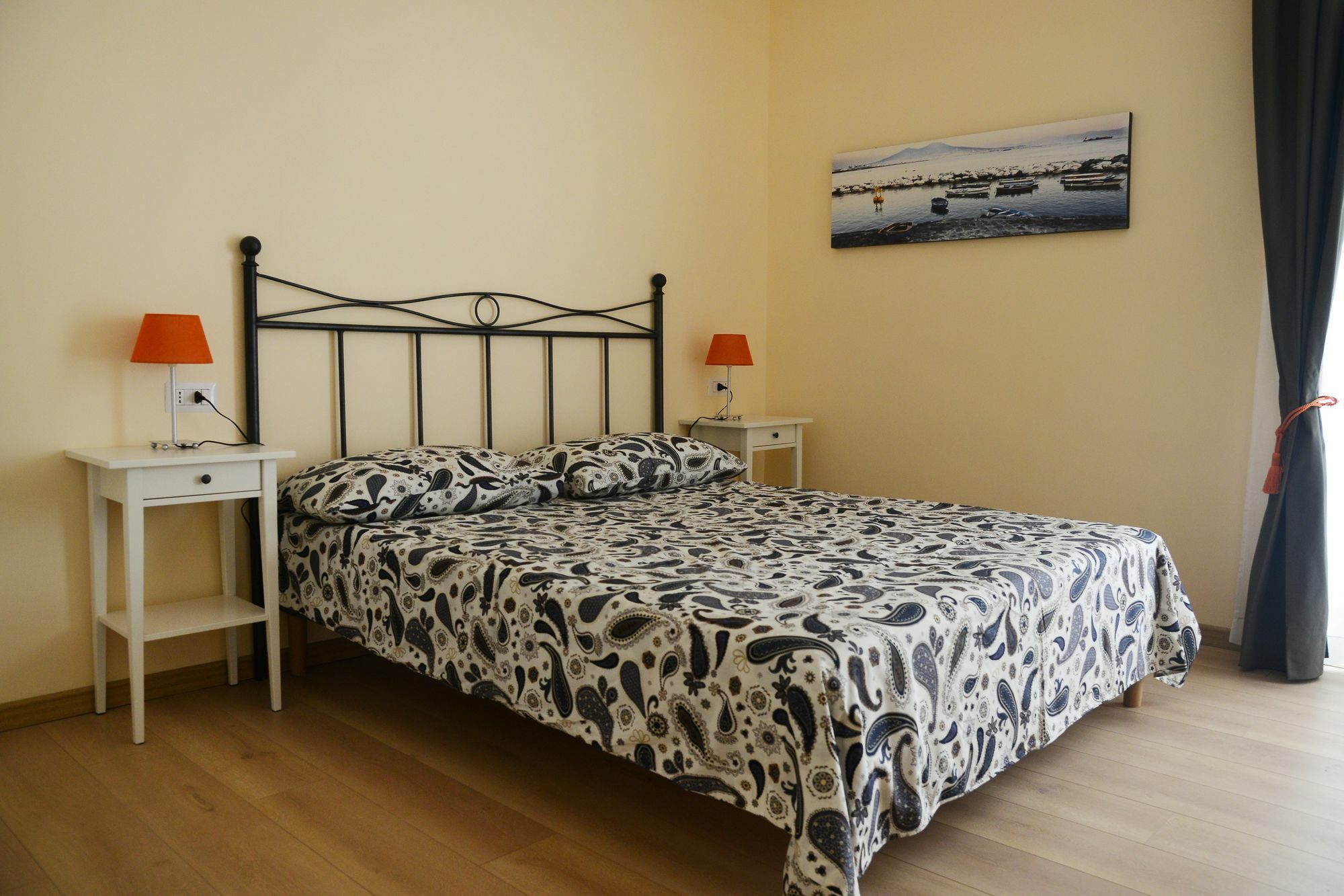 Donnaregina Boutique Apartment Наполи Екстериор снимка